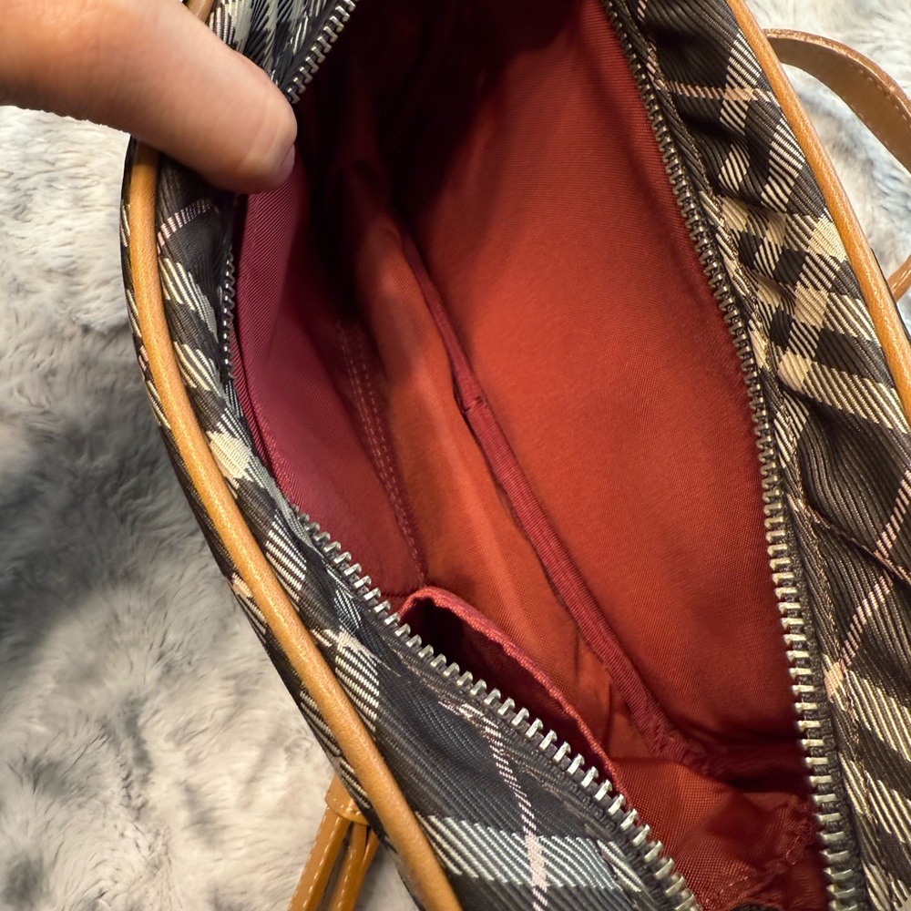 Burberry sling bag - Picture 7 of 8